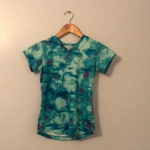 I am selling a girls Champion athletic tee